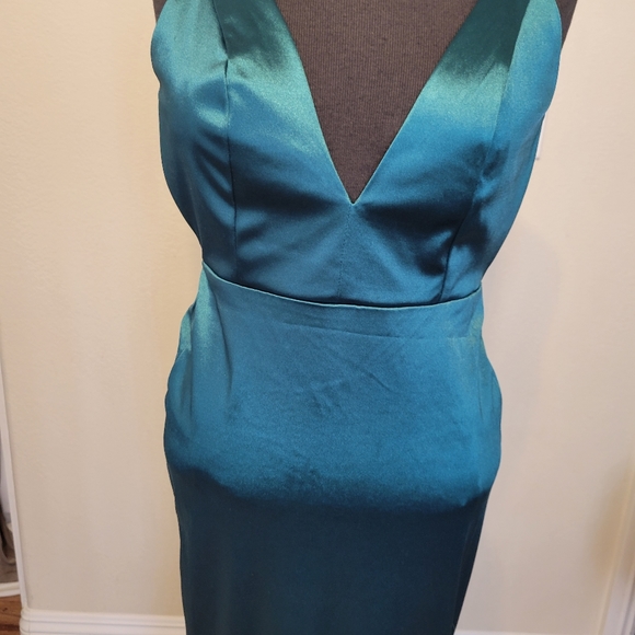 Stunning Formal Gowns.. Size Medium - Picture 10 of 10